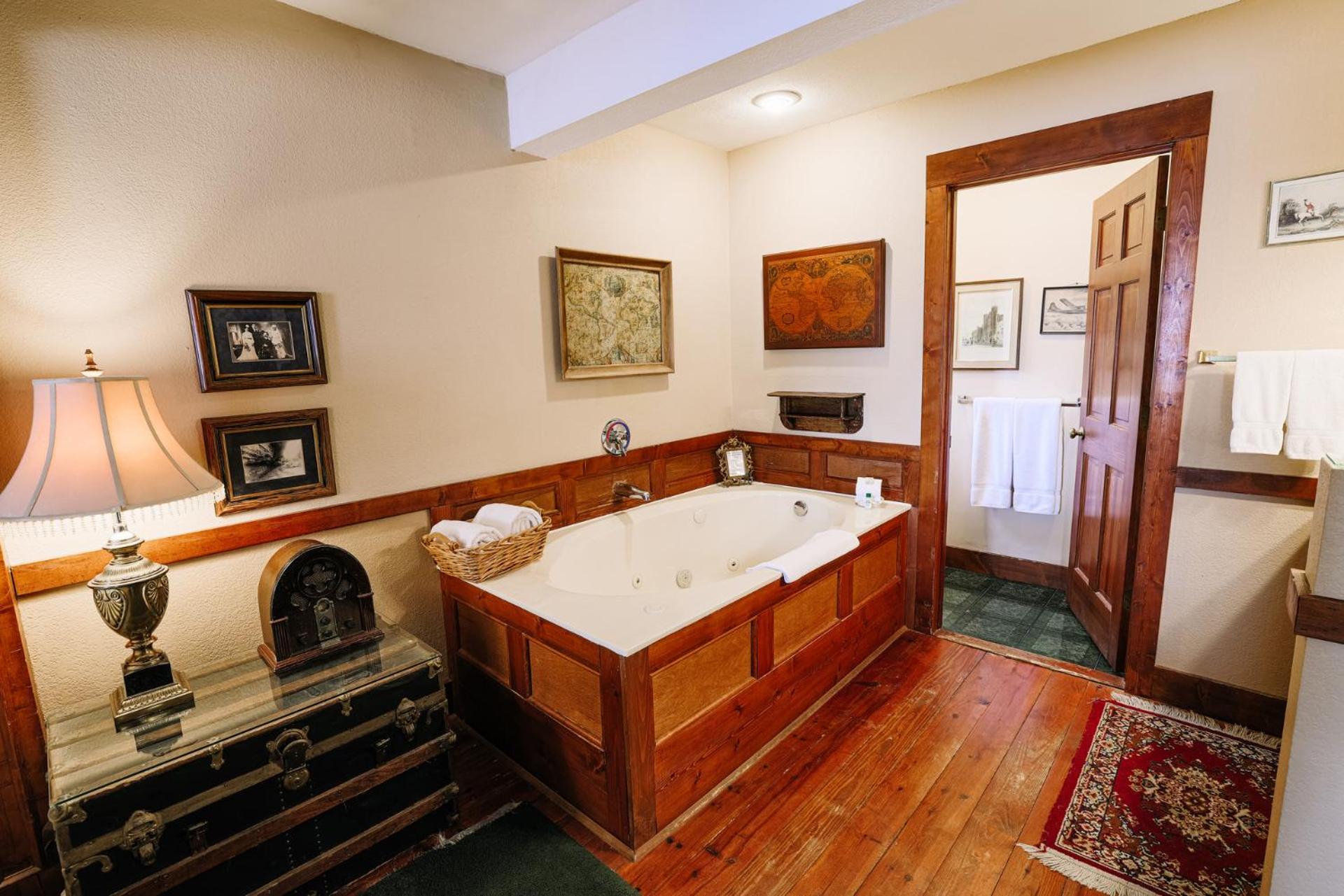Walnut Street Bed & Breakfast 3*