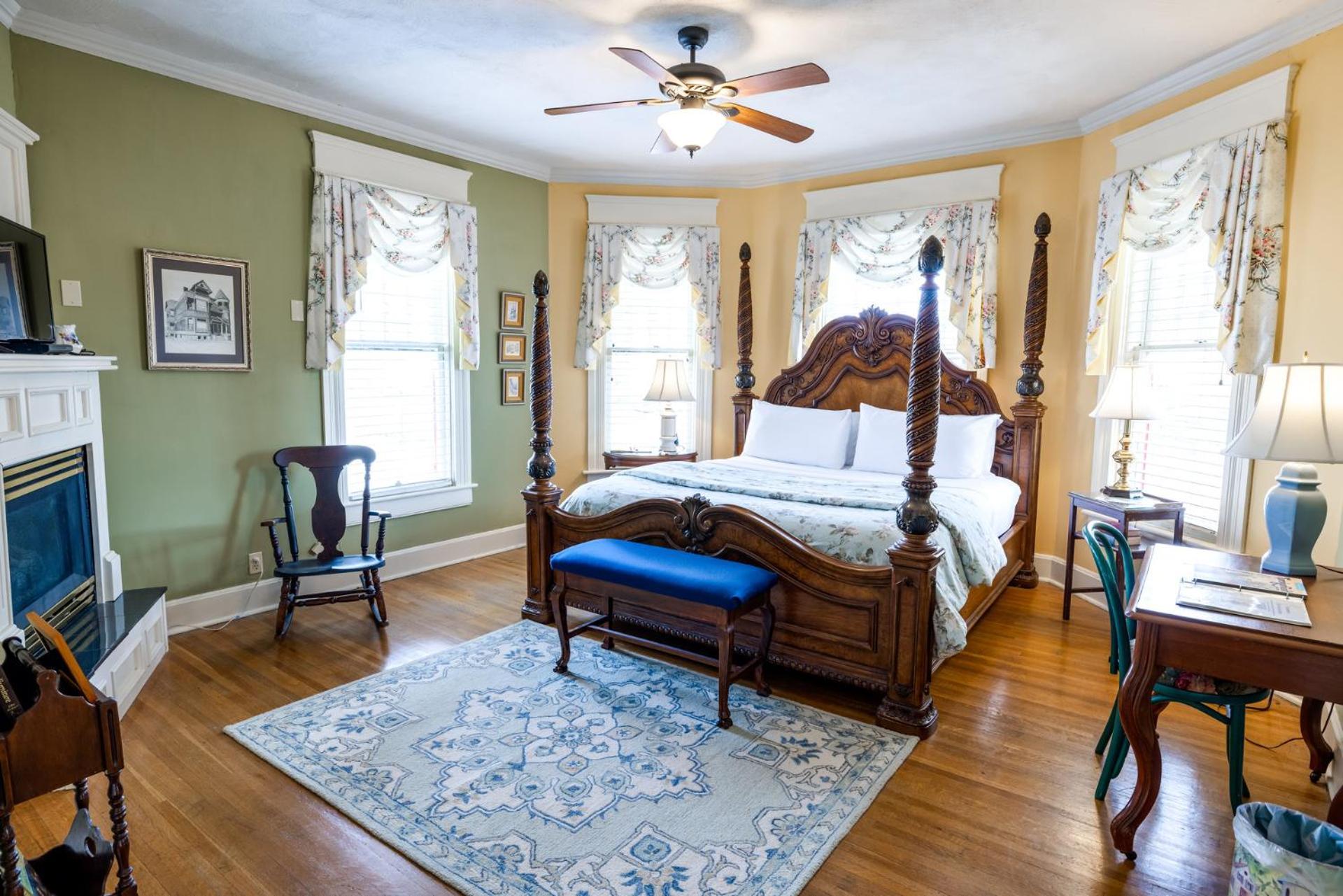 Walnut Street Bed & Breakfast Springfield