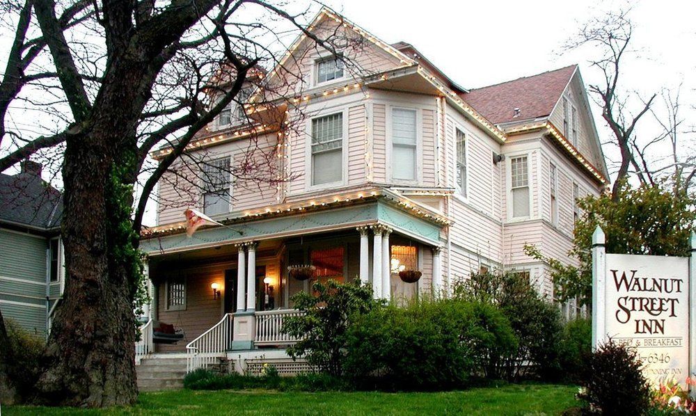 Walnut Street 3*