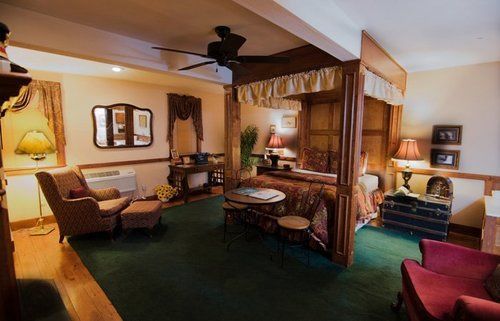 Walnut Street Bed & Breakfast 3*
