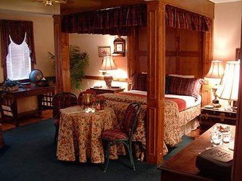 Walnut Street Bed & Breakfast 3*